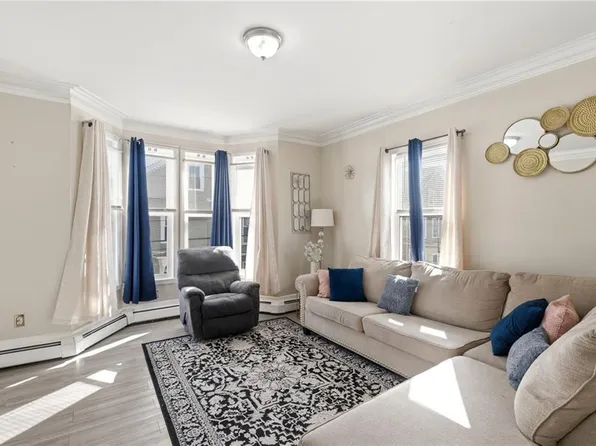 30 Pekin St, Providence, RI 02908