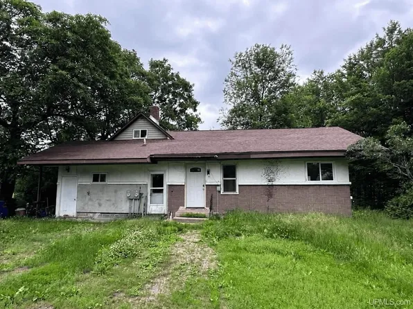 W7840 North St, Pembine, WI 54156