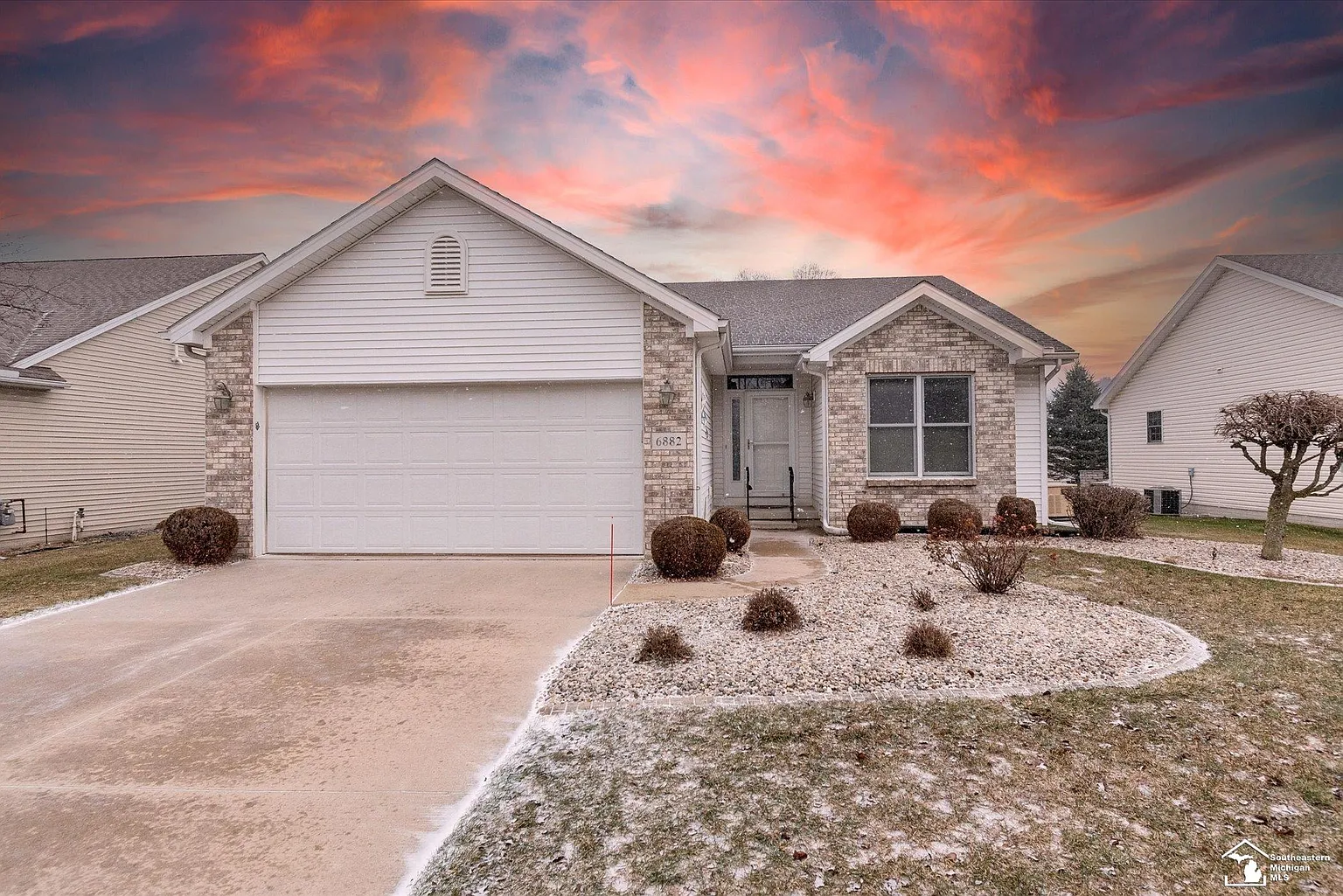 6882 Lexington Pl photo 1