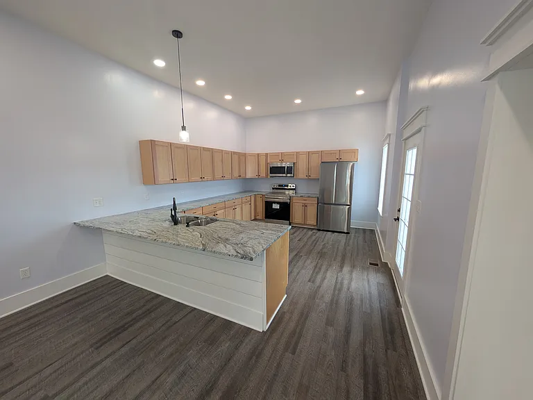 1003 Commercial St — Photo 6