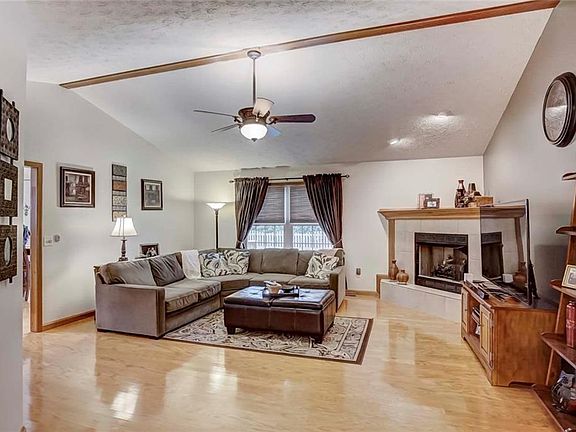 5th image of 2608 Meadowpoint Dr