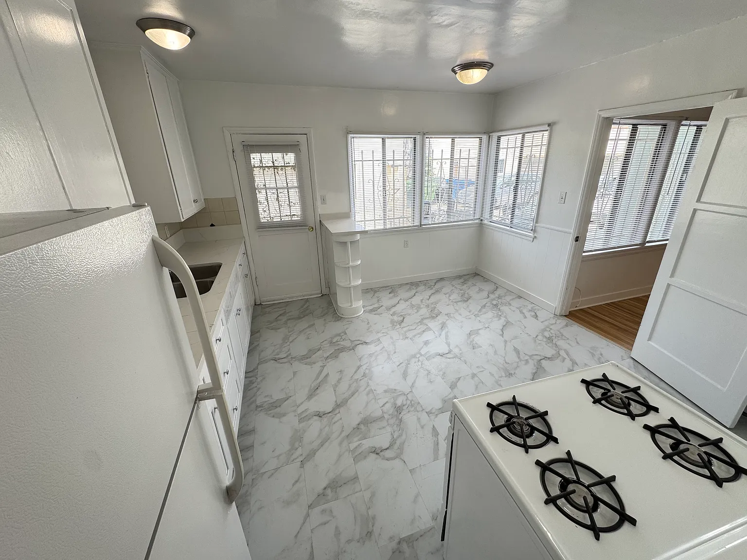 439 N Spaulding Ave — Photo 4