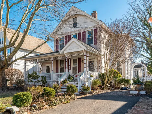 74 Elizabeth St, Keyport, NJ 07735