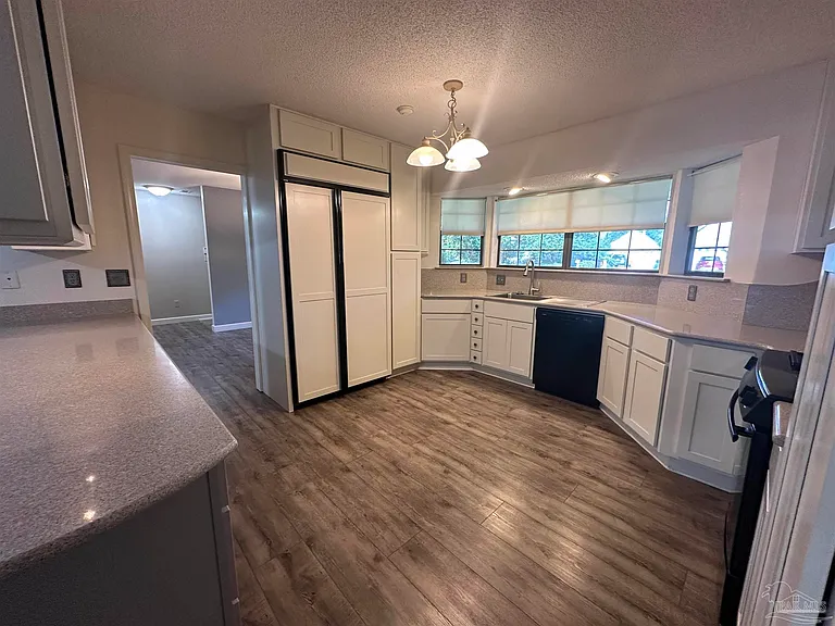 304 Arabian Dr — Photo 11