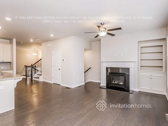 3rd image of 402 Montclair Ct
