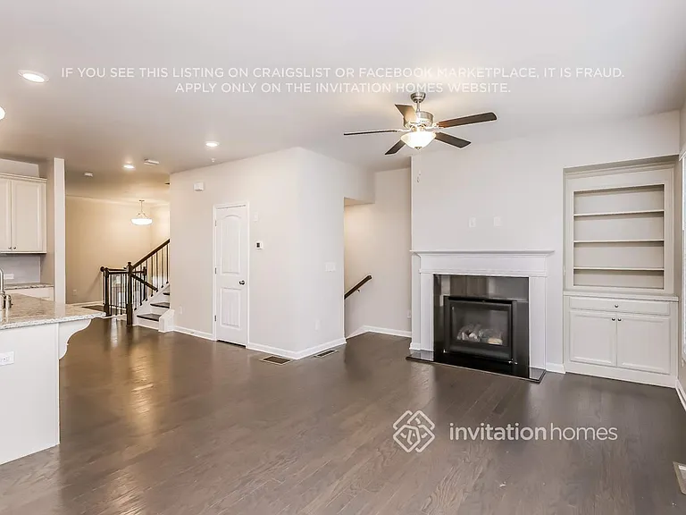 402 Montclair Ct — Photo 3