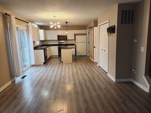 5th image of 5184 Meadow Crest Cir