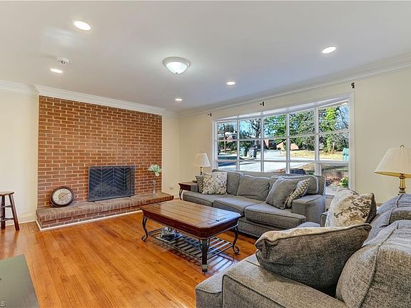 4th image of 1206 Ross Ave