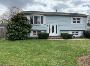 146 Graystone St, Warwick, RI 02886