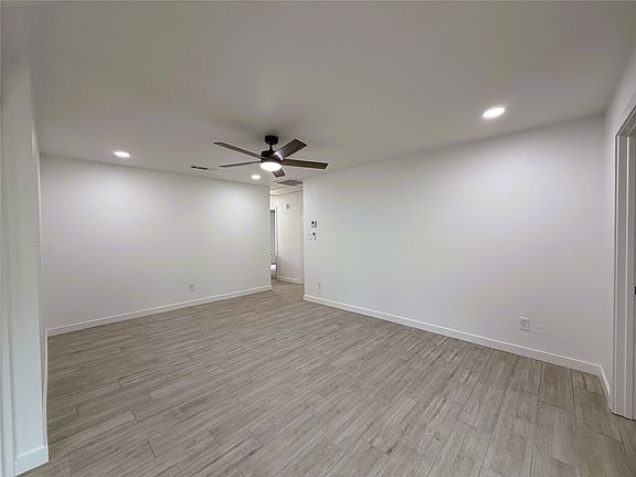 3rd image of 2933 Hunting Dr