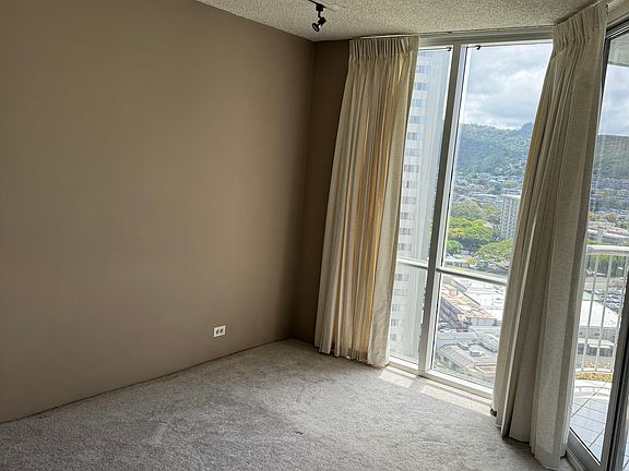 Bedroom, also access to lanai.