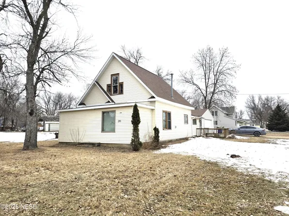 210 5th Ave NE, Clark, SD 57225