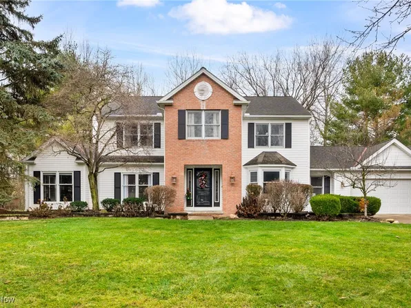 522 Danbury Ln, Avon Lake, OH 44012