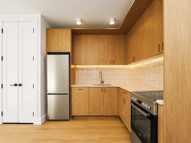 649 Hart St #2L — Photo 4
