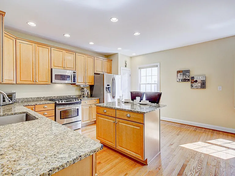 153 Christina Landing Dr — Photo 2