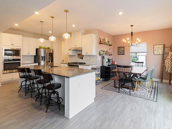 3rd image of 590 Bermuda Way