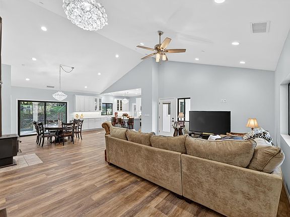 5th image of 3000 Springhill Rd