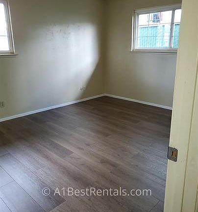 3rd image of 458 Birdwell St
