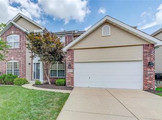 1373 Red Oak Plantation Dr, Ballwin, MO 63021