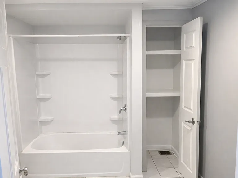 217 Seward Ave NW — Photo 17