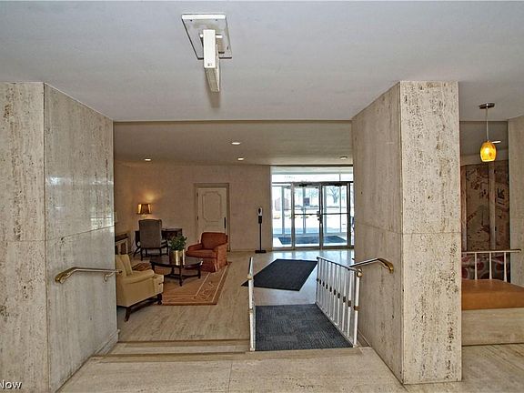 4th image of 22655 Chagrin Blvd Unit 204
