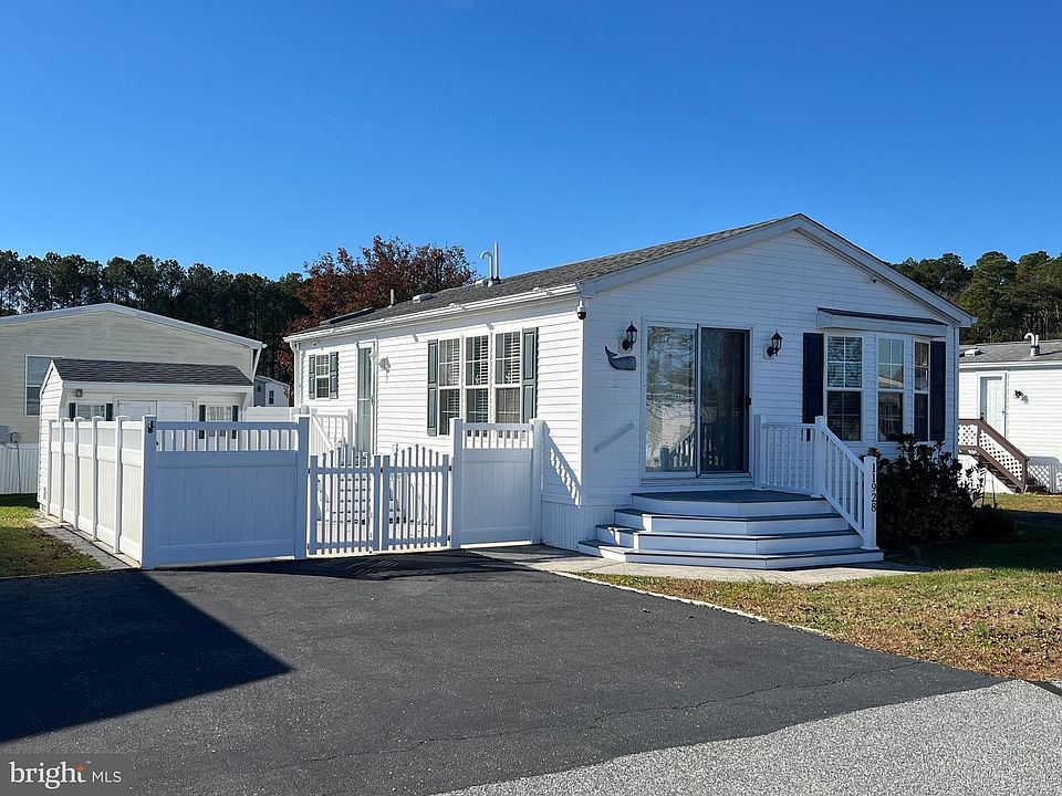 1st image of 11928 W Yardarm Dr