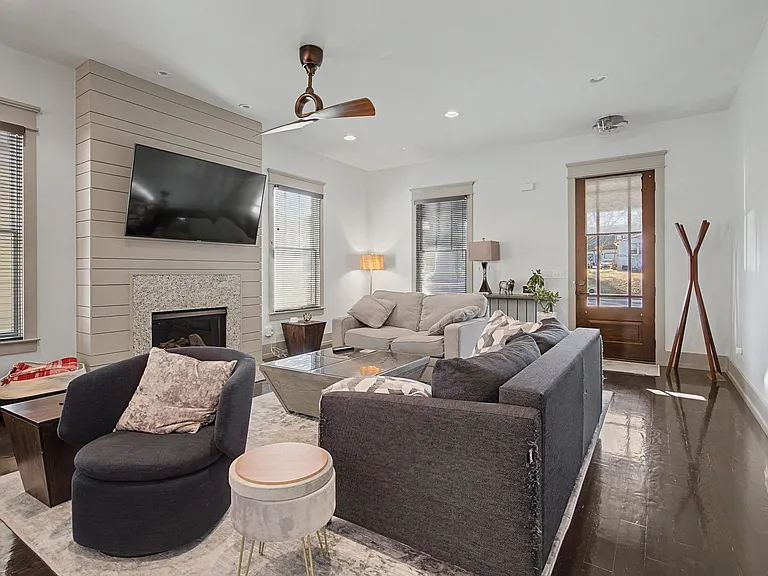 2206B White Ave — Photo 6