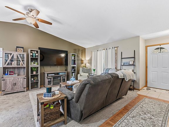 4th image of 4445 Manor Dr NW
