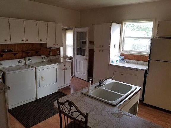 4th image of 3106 Miller Ave