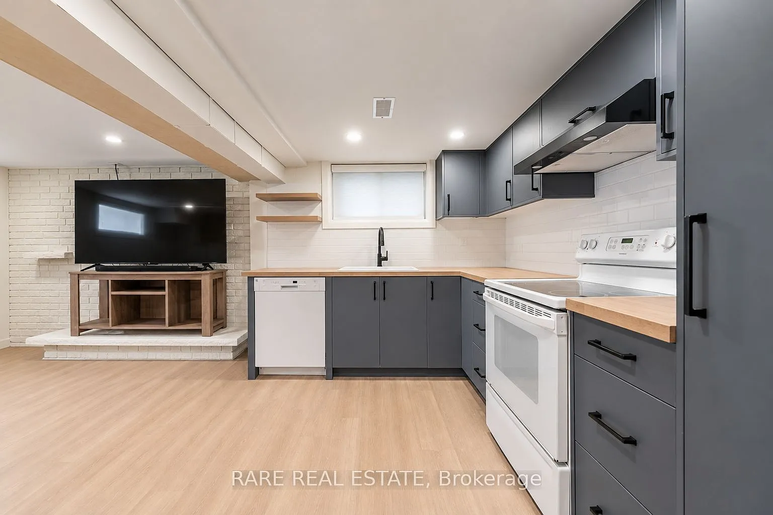 2 bed, $1,900 — Photo 4