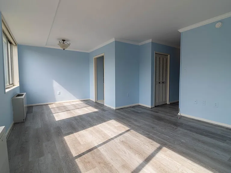 10401 Grosvenor Pl #724 — Photo 12