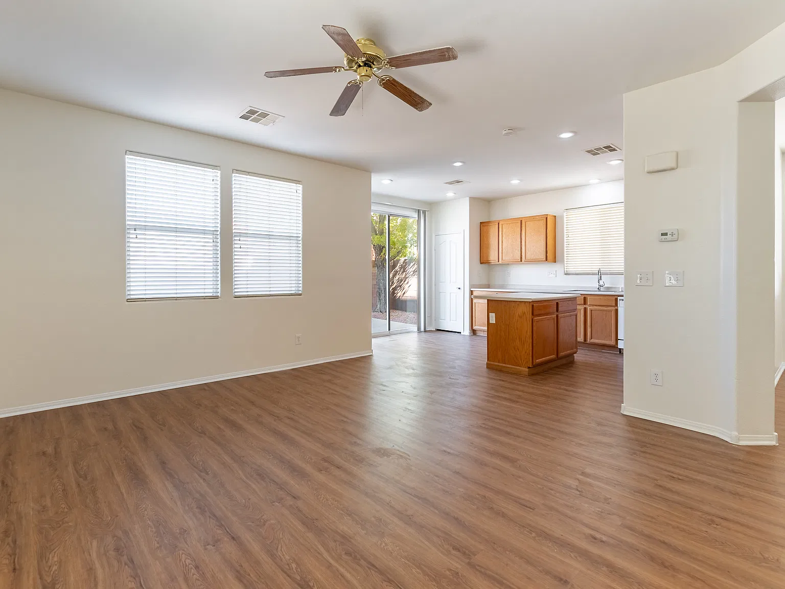 4 bed, 2300 sqft, $2,600 — Photo 4