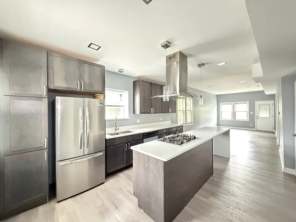 Amazing 4 Bed, 2 Bath at Campbell +Schubert (Logan Square) — Photo 4