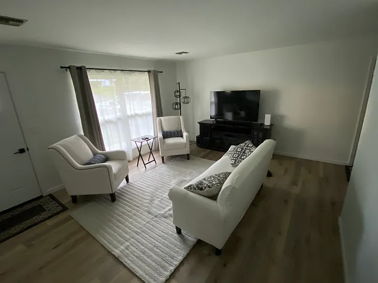 5582 Mercury Rd — Photo 8