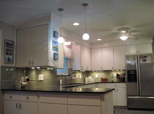 2814 S Christian Hills Dr, Rochester Hills, MI 48309