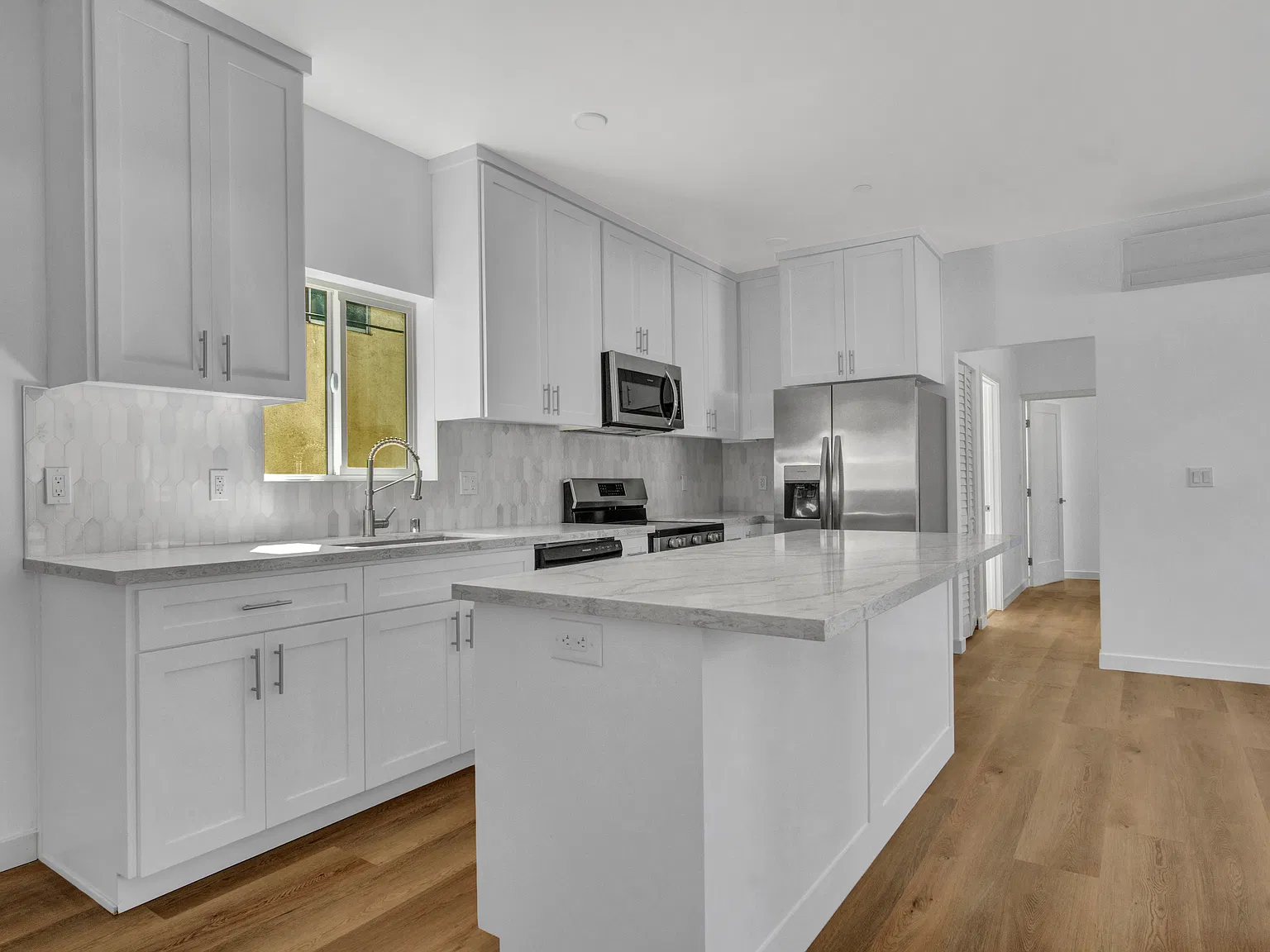 13804 Moorpark Street - 13806 Unit A — Photo 2