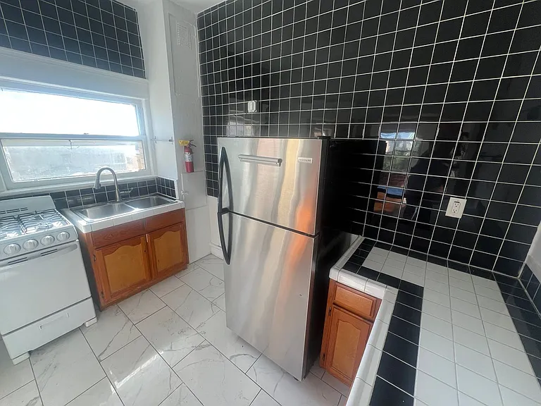 15 Paloma Ave — Photo 46