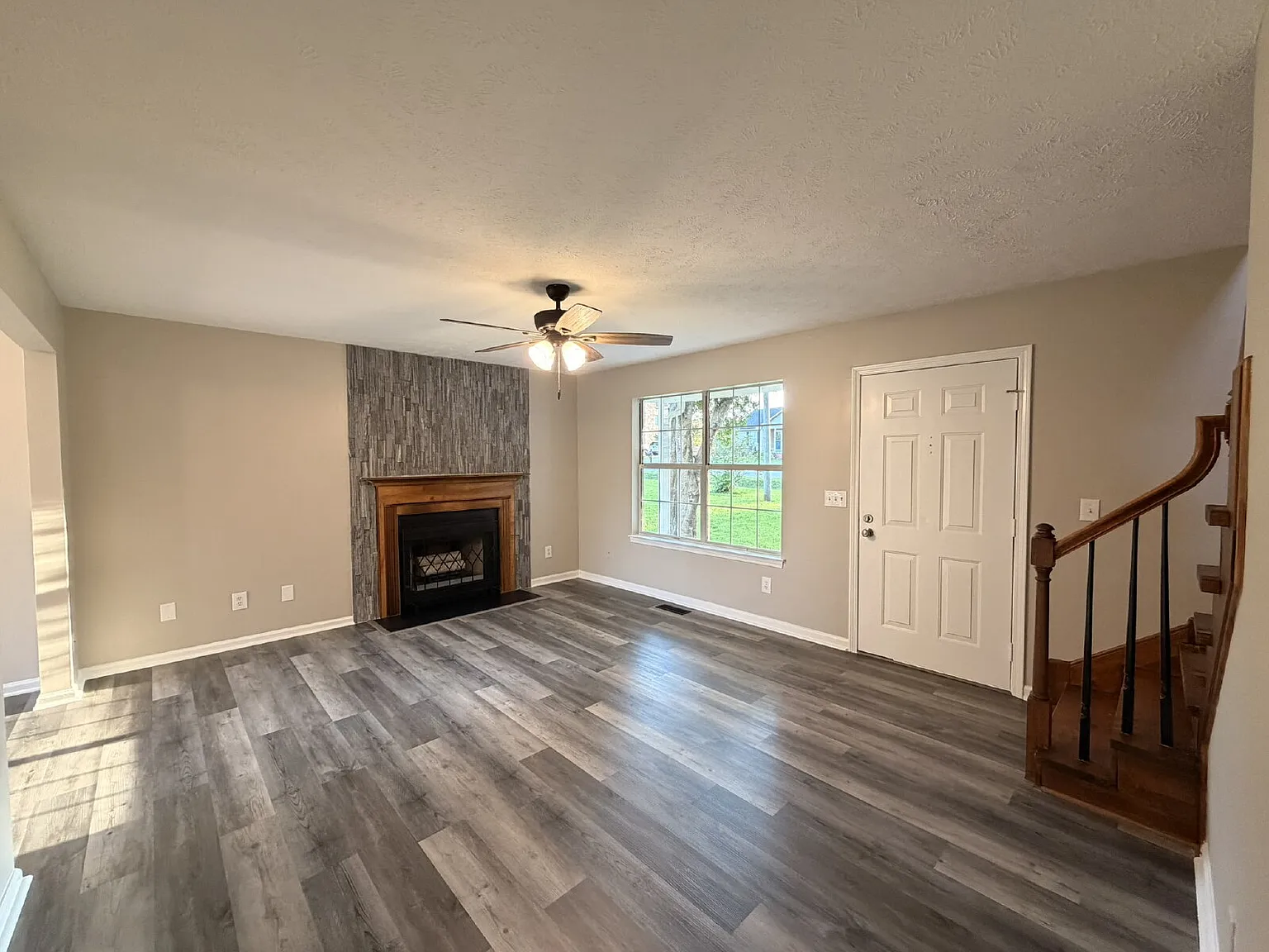 4 bed, 2.5 bath, 2214 sqft, $2,445 — Photo 4