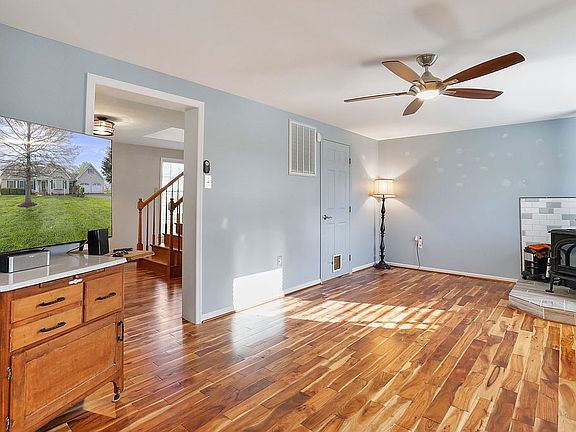 4th image of 427 Uvilla Estates Dr