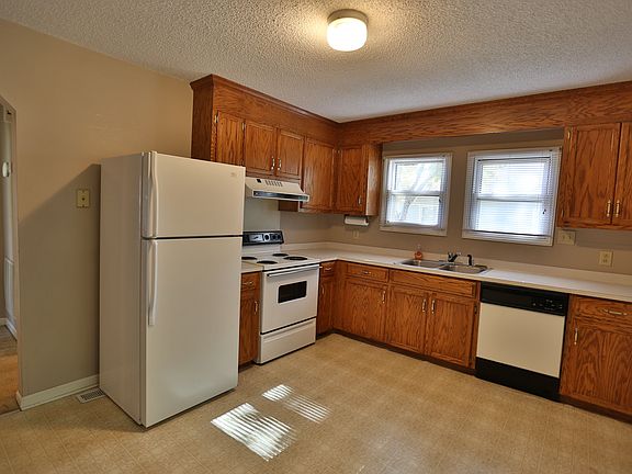 4th image of 103 Belmont Ave