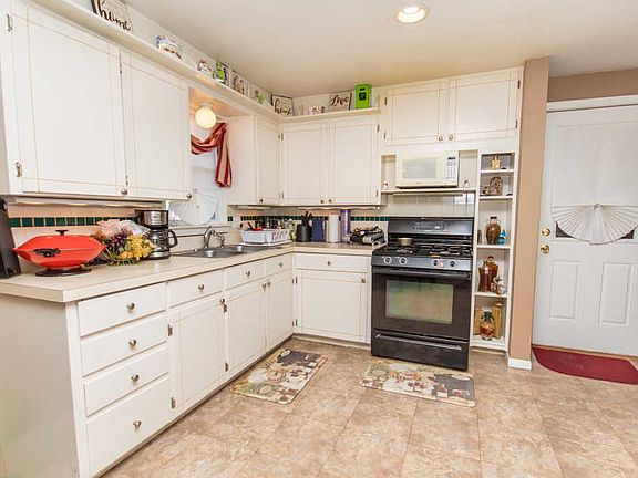 3rd image of 764 Lillian St