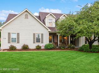 730 Fairway View Dr, Algonquin, IL