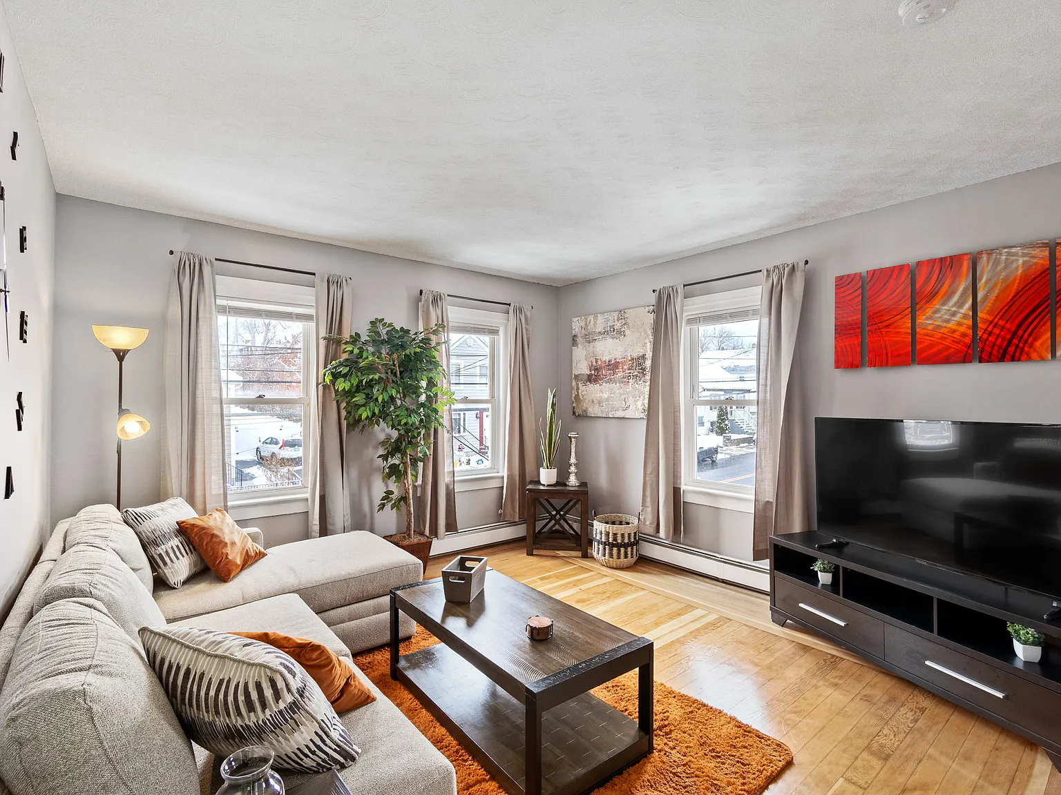 2 bed, $2,800 — Photo 1