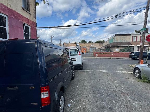 4th image of 4656 Lesher St