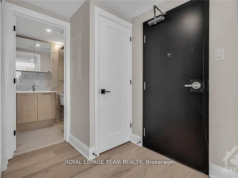 58 Florence St #4 — Photo 2