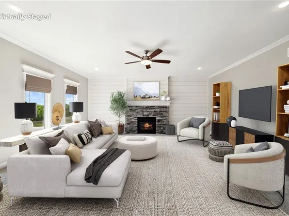 10318 N Winchester Ave, Kansas City, MO 64156