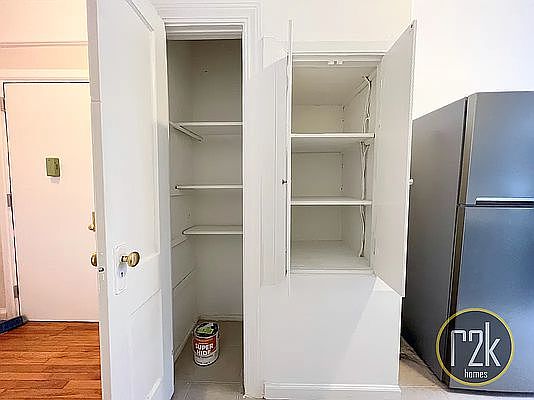5th image of 29-22 Hoyt Ave S #21