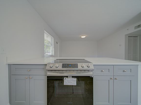 4th image of 1611 NE 3rd Ave #2