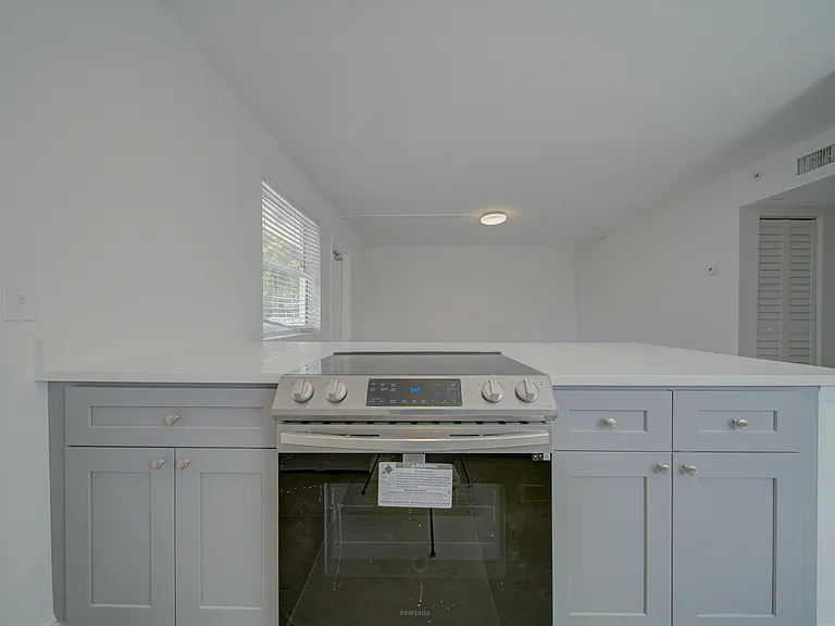 1611 NE 3rd Ave #2 — Photo 4