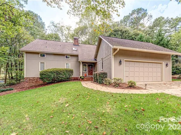 8082 Golf Course Dr N, Denver, NC 28037